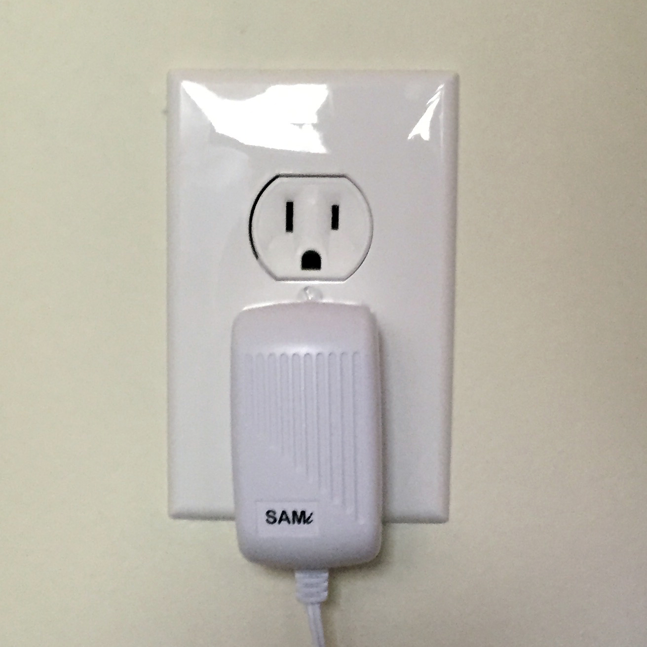 SAMi-AC_w_outlet.jpg